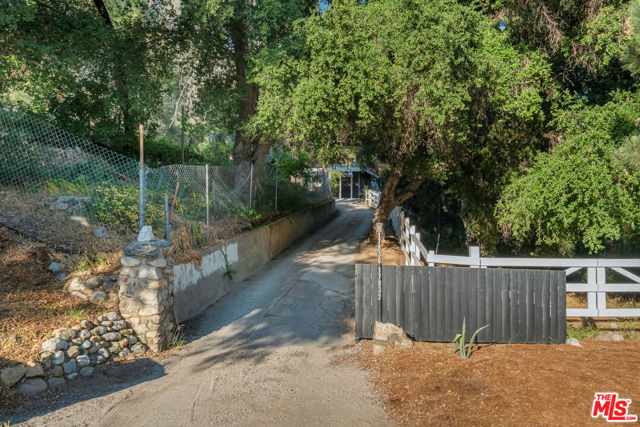 17832 Little Tujunga Canyon Road, Santa Clarita CA: https://media.crmls.org/mediaz/92dac0ad-f14b-464b-b6ac-e137b2a4e075.jpg