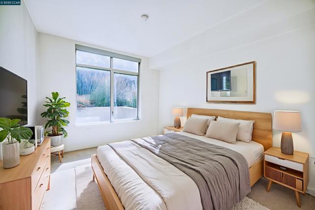 2655 Bush, San Francisco CA: https://media.crmls.org/mediaz/92dadb24-cb5b-4151-9e78-2dae7d5fe152.jpg