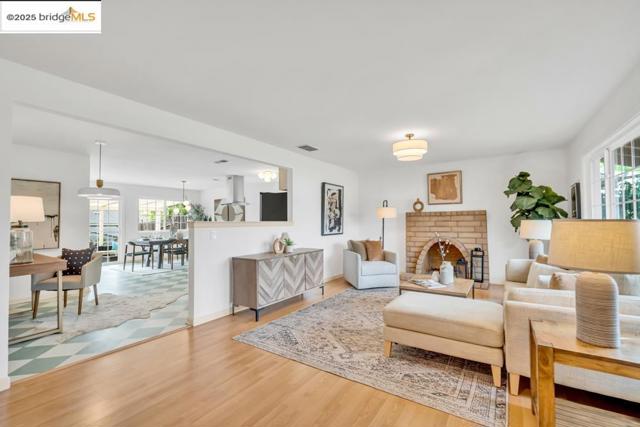 2968 Calle Del Sol Way, Rancho Cordova CA: https://media.crmls.org/mediaz/92db1567-3632-4aa6-9c7c-5c7fee3182fa.jpg