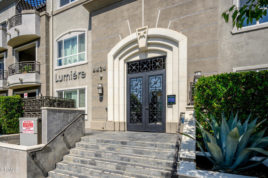 4424 Whitsett Avenue #102