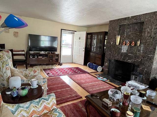 684 Roble Avenue, Menlo Park CA: https://media.crmls.org/mediaz/92dc6689-e796-4ac0-92df-68b78aa06342.jpg