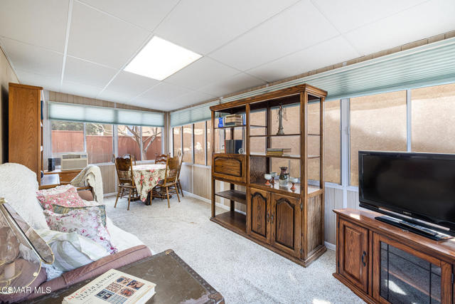 1475 Clayton Way, Simi Valley CA: https://media.crmls.org/mediaz/92dda357-cd41-4e3f-b1ae-c9052fe931e2.jpg