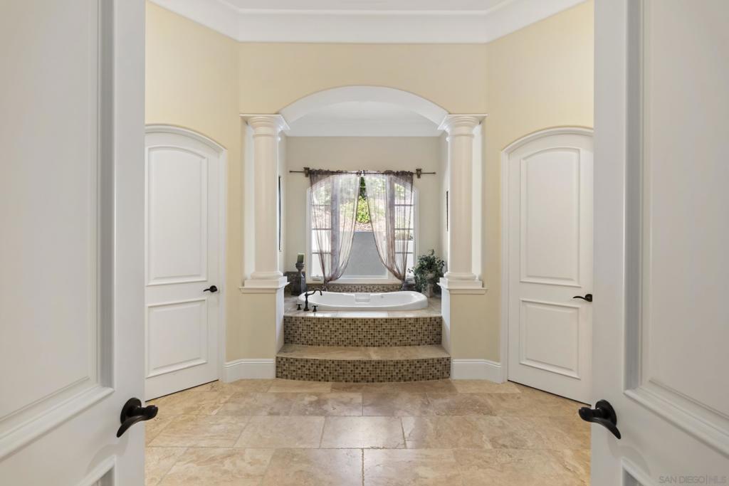 7020 El Fuerte St - photo 20