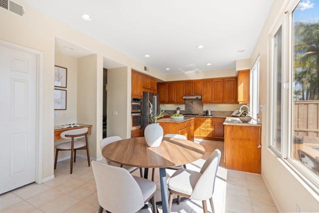 Detail Gallery Image 15 of 56 For 6181 Sunset Crest Way, San Diego,  CA 92121 - 4 Beds | 3 Baths