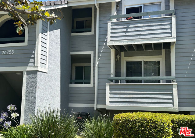 26758 Claudette Street, Canyon Country CA: https://media.crmls.org/mediaz/92de4110-cfd3-440b-adb1-6f87f72d979c.jpg