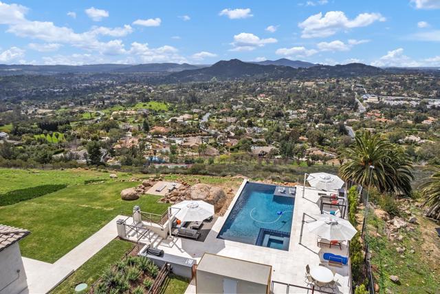 15484 Markar Rd, Poway CA: https://media.crmls.org/mediaz/92dea5b5-4797-47a9-a502-0cb1d0a7c605.jpg