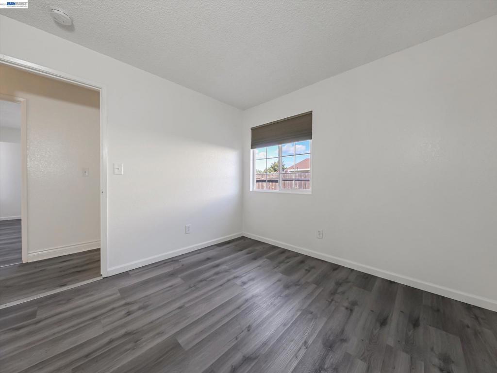 https://media.crmls.org/mediaz/92deadc3-7704-4fca-b3bf-0d6c023491aa.jpg?preset=X-Large