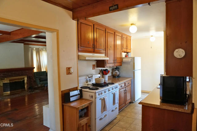 Detail Gallery Image 12 of 29 For 6631 Bevis Ave, Van Nuys,  CA 91405 - 2 Beds | 1 Baths