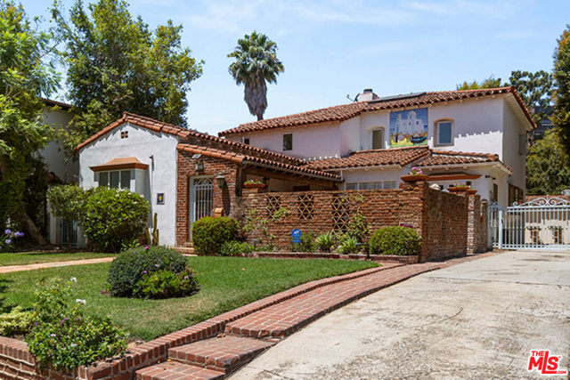 821 Malcolm Avenue, Los Angeles CA: https://media.crmls.org/mediaz/92df7020-2ae6-49aa-9f02-bfaed478f369.jpg