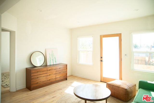 3365 N Andrita Street, Los Angeles CA: https://media.crmls.org/mediaz/92dfe1ab-4e45-4d73-b93f-192ef01a8685.jpg