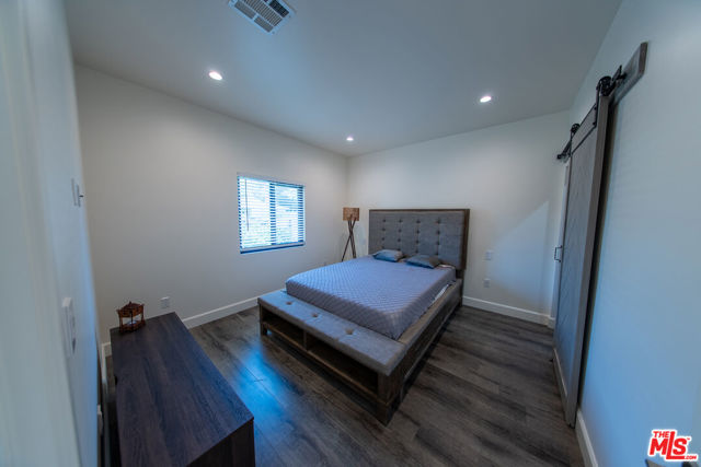 5346 Buffalo Avenue, Sherman Oaks CA: https://media.crmls.org/mediaz/92e01fd7-4afe-4aa6-8f12-4a41bd9b89eb.jpg