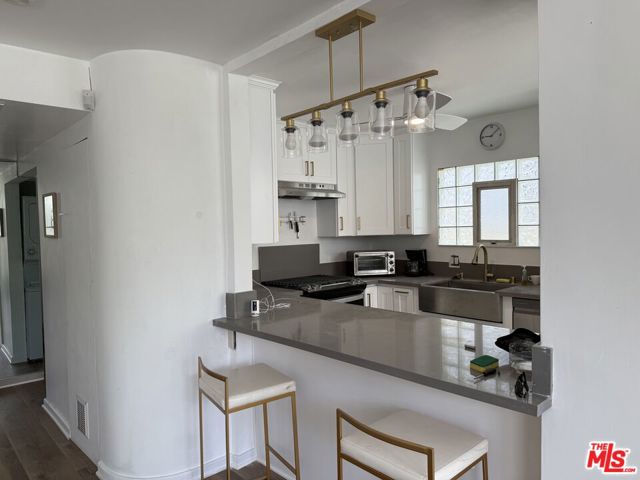 39 Westminster Avenue, Venice CA: https://media.crmls.org/mediaz/92e02471-5621-4631-9ae4-e55e19fa80b7.jpg