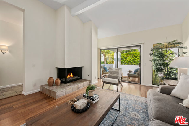 1553 Michael Lane, Pacific Palisades CA: https://media.crmls.org/mediaz/92e08e20-8a10-45fd-a928-599e98cc2f12.jpg