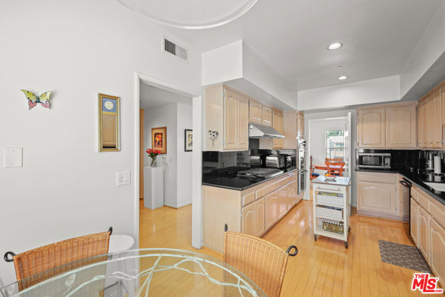 2025 S Beverly Glen Boulevard, Los Angeles CA: https://media.crmls.org/mediaz/92e0b16e-ccdd-4d61-9fe1-e8efd0b19007.jpg