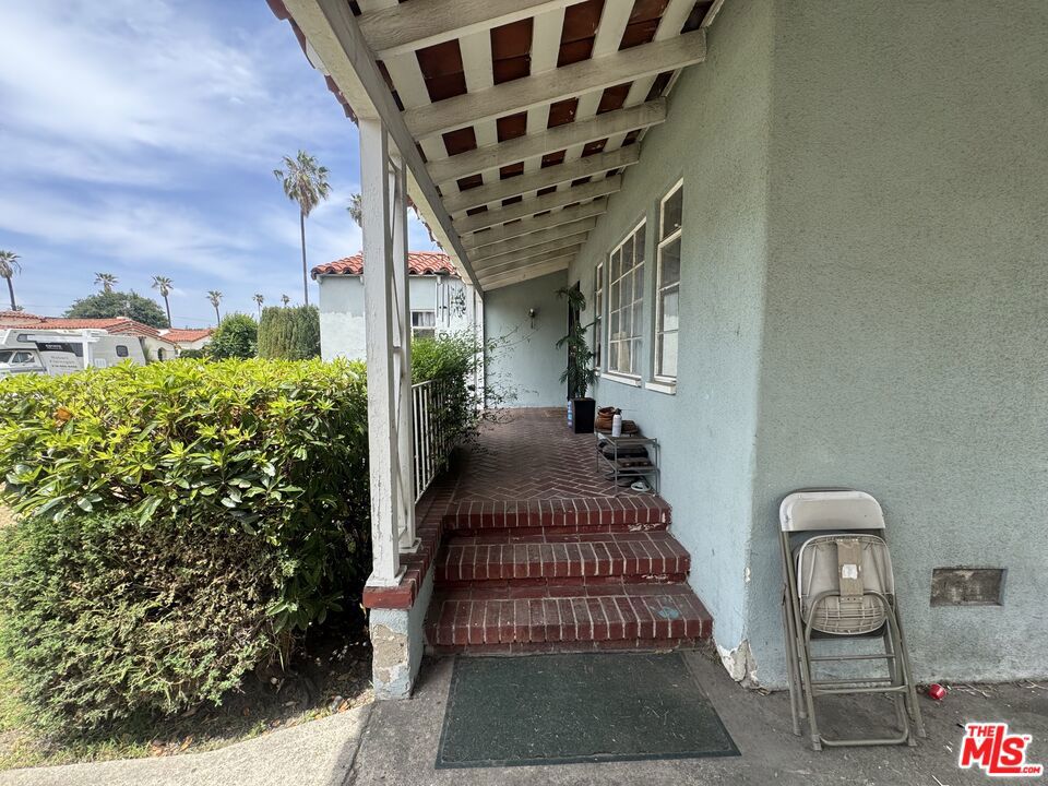 https://media.crmls.org/mediaz/92e0c7db-72ce-49d2-a898-4e65241d697a.jpg?preset=X-Large