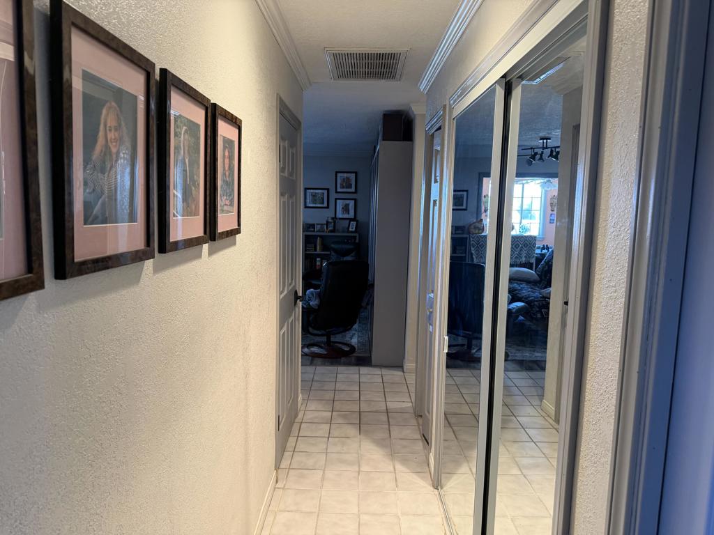 https://media.crmls.org/mediaz/92e189a4-b7ff-4134-a480-570525f3542c.jpg?preset=X-Large