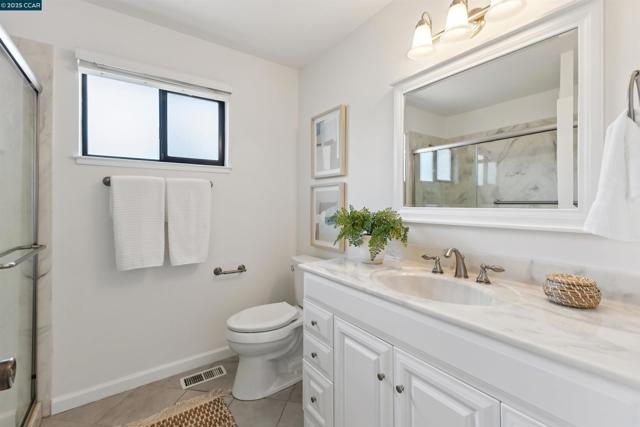1752 Berrywood Ct, Concord CA: https://media.crmls.org/mediaz/92e1e0e6-8e2f-4699-94c9-e58c2d7555c6.jpg