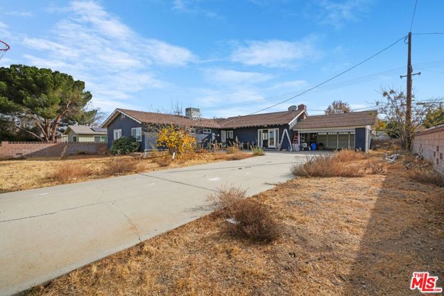 4631 W Avenue M8, Lancaster CA: https://media.crmls.org/mediaz/92e1ea97-833f-4317-b9a4-f967091827da.jpg