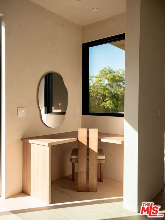 517 N Edinburgh Avenue, Los Angeles CA: https://media.crmls.org/mediaz/92e204f1-6eb3-4133-8903-2f68dbbdd4fd.jpg