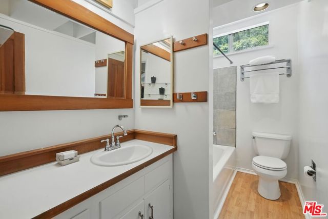 1527 Bainum Drive, Topanga CA: https://media.crmls.org/mediaz/92e21b5b-3f53-46f0-8c78-2367626c2f33.jpg