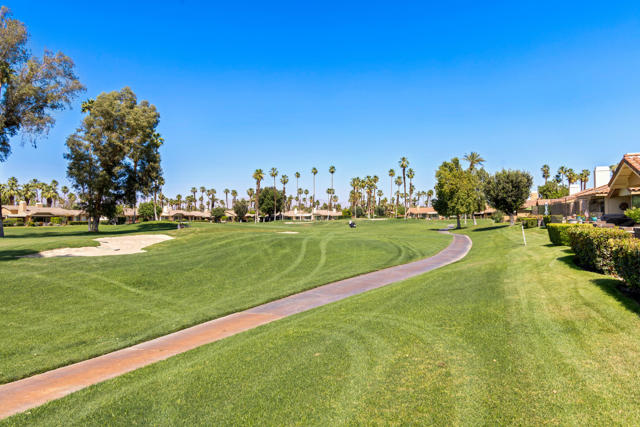 428 Sierra Madre S, Palm Desert CA: https://media.crmls.org/mediaz/92e259d7-0fdf-4c91-b032-c5ff7a6cfb32.jpg