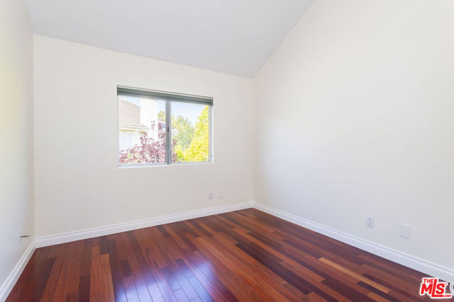 27350 Landon Place, Valencia CA: https://media.crmls.org/mediaz/92e31007-b1d8-4a20-998d-ad71bca78a58.jpg