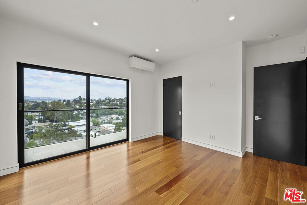 MLS #26856391 image #23