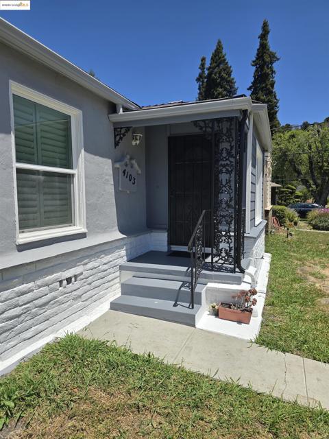 4103 Dickson Ct, Oakland CA: https://media.crmls.org/mediaz/92e3bba2-e25b-4677-936c-1e4879534e05.jpg