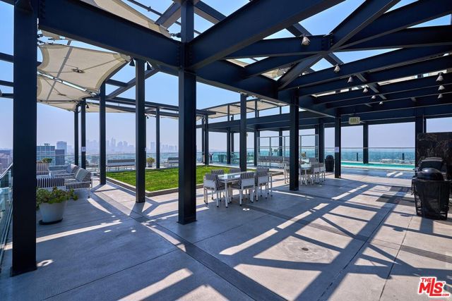 3810 Wilshire Boulevard, Los Angeles CA: https://media.crmls.org/mediaz/92e3ea83-b500-4199-beec-379cdfc007b4.jpg