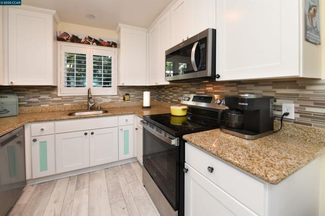 1984 Ascot Dr, Moraga CA: https://media.crmls.org/mediaz/92e3f200-b989-45dc-871b-c41f5725b39a.jpg