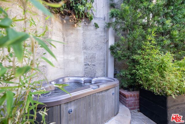 8023 Hemet Place, Los Angeles CA: https://media.crmls.org/mediaz/92e3f8c9-b379-467f-889b-6d54b634f0a2.jpg