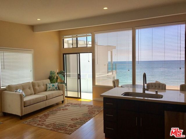 25164 Malibu Road, Malibu CA: https://media.crmls.org/mediaz/92e478f9-58b8-4897-87b4-26996de28d55.jpg
