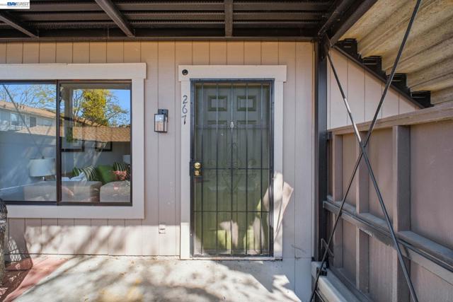 267 Famoso Plz, Union City CA: https://media.crmls.org/mediaz/92e4981e-27d4-4a71-b2f7-d2c8694336ab.jpg