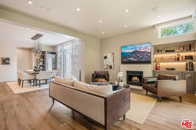 13042 W North Icon Circle, Playa Vista CA: https://media.crmls.org/mediaz/92e4a893-63bd-4753-a2ea-65fe9918b1d7.jpg