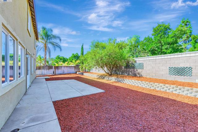 5675 Arcadia Cir, Discovery Bay CA: https://media.crmls.org/mediaz/92e4cd30-4feb-4897-9a6c-d583510596bc.jpg