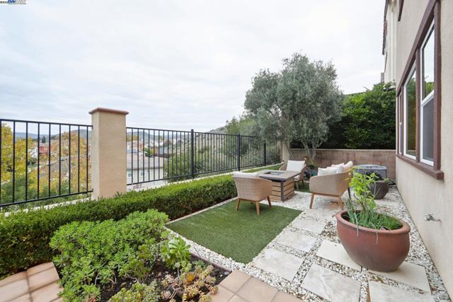 3885 Highpointe Ct, Dublin CA: https://media.crmls.org/mediaz/92e50320-355d-40c6-95af-5a714155d038.jpg