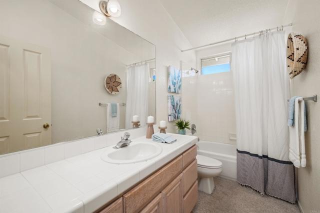 Detail Gallery Image 23 of 31 For 1137 Avenida Sobrina, Oceanside,  CA 92057 - 4 Beds | 3 Baths
