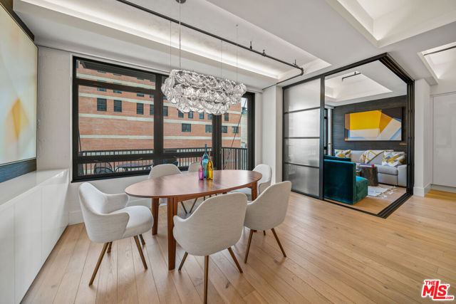 849 S Broadway, Los Angeles CA: https://media.crmls.org/mediaz/92e6180f-7125-4208-b68e-3e0671fc8543.jpg