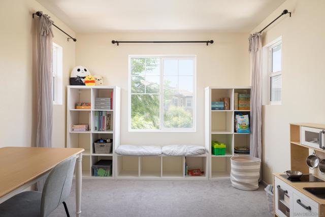 211 Spotted Saddle Way, Fallbrook CA: https://media.crmls.org/mediaz/92e65e59-a917-4083-8acc-e8f3653c804c.jpg