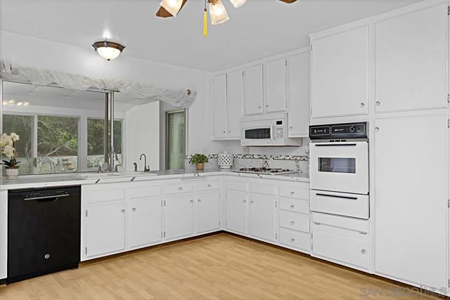 13612 El Mar Ave, Poway CA: https://media.crmls.org/mediaz/92e6b12c-d532-4b65-b93a-5e0414df72df.jpg