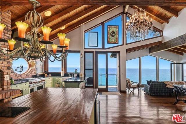 7007 Birdview Avenue, Malibu CA: https://media.crmls.org/mediaz/92e6bcbd-154a-4eb5-9307-31115a372618.jpg