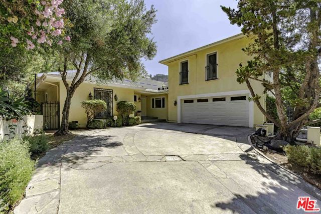2250 Betty Lane, Beverly Hills CA: https://media.crmls.org/mediaz/92e6d647-aee8-48cb-9b2e-2bd9cb6e0e28.jpg