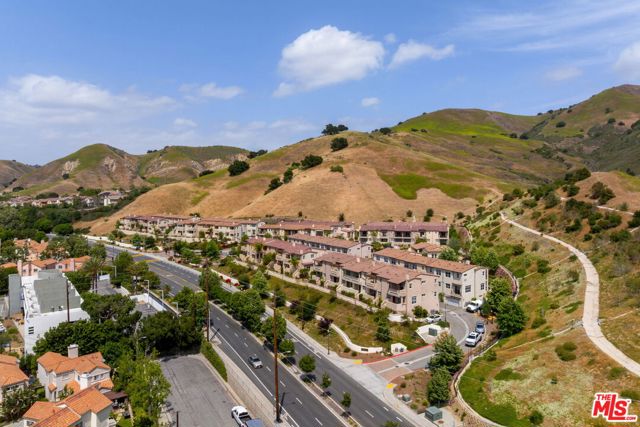 4454 Paxton Place, Calabasas CA: https://media.crmls.org/mediaz/92e71556-a025-42b4-b764-02b42eddb440.jpg