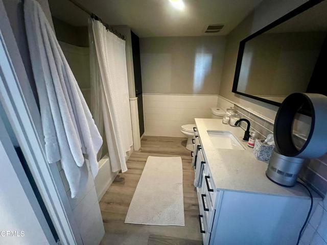 865 B Street, Oxnard CA: https://media.crmls.org/mediaz/92e78545-0b5e-4a13-8da5-aeac6f651e25.jpg