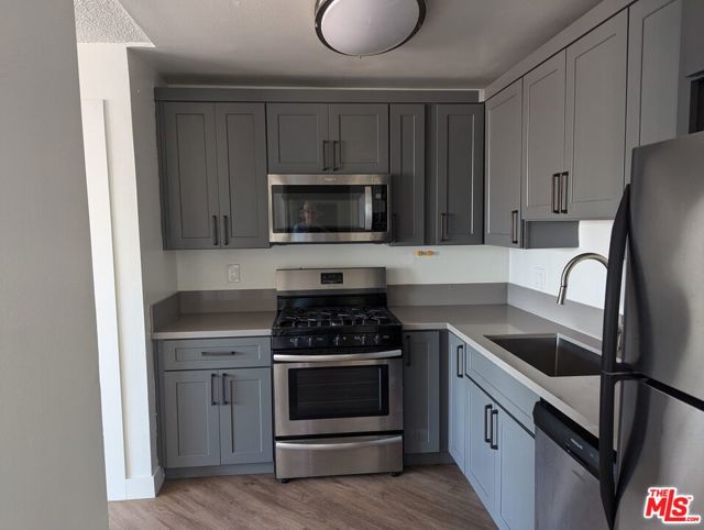 310 S Kenmore Avenue, Los Angeles CA: https://media.crmls.org/mediaz/92e8ba3e-fe70-4dbb-8719-8c7d1484a1ff.jpg