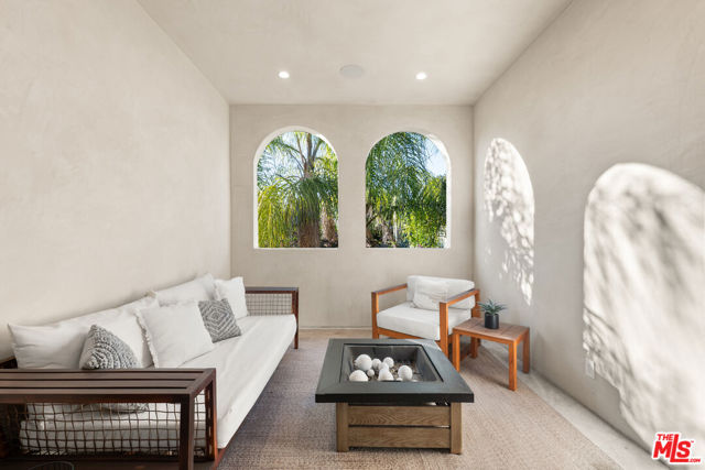 11746 La Maida Street, Valley Village CA: https://media.crmls.org/mediaz/92e8f4a3-95df-4418-917f-f435f7d15f8d.jpg