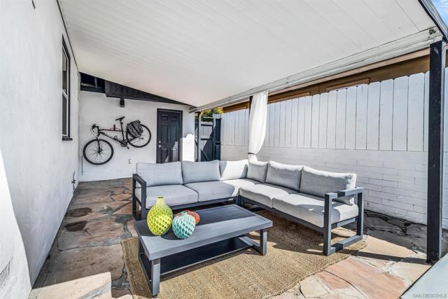 2702 Ridge View Dr, San Diego CA: https://media.crmls.org/mediaz/92e92261-9702-4360-bb3e-6736639e7547.jpg