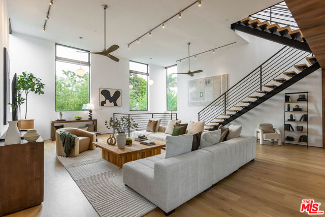 520 Broadway Street, Venice CA: https://media.crmls.org/mediaz/92e998a6-4b04-42fb-8481-1c723467c2d3.jpg