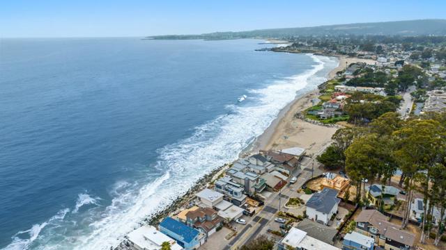 22818 E Cliff Drive, Santa Cruz CA: https://media.crmls.org/mediaz/92e9f7f1-c275-4461-9ea4-f830cc8dfb63.jpg