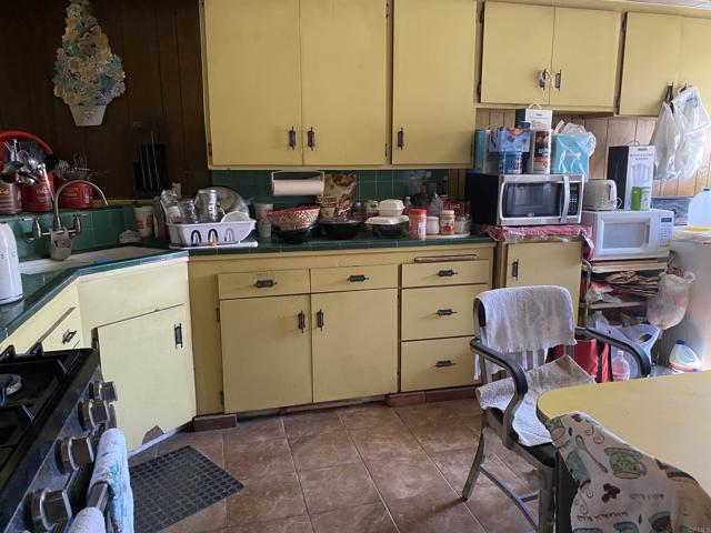 Detail Gallery Image 10 of 12 For 1945 Gateway Dr, San Diego,  CA 92105 - 4 Beds | 2 Baths